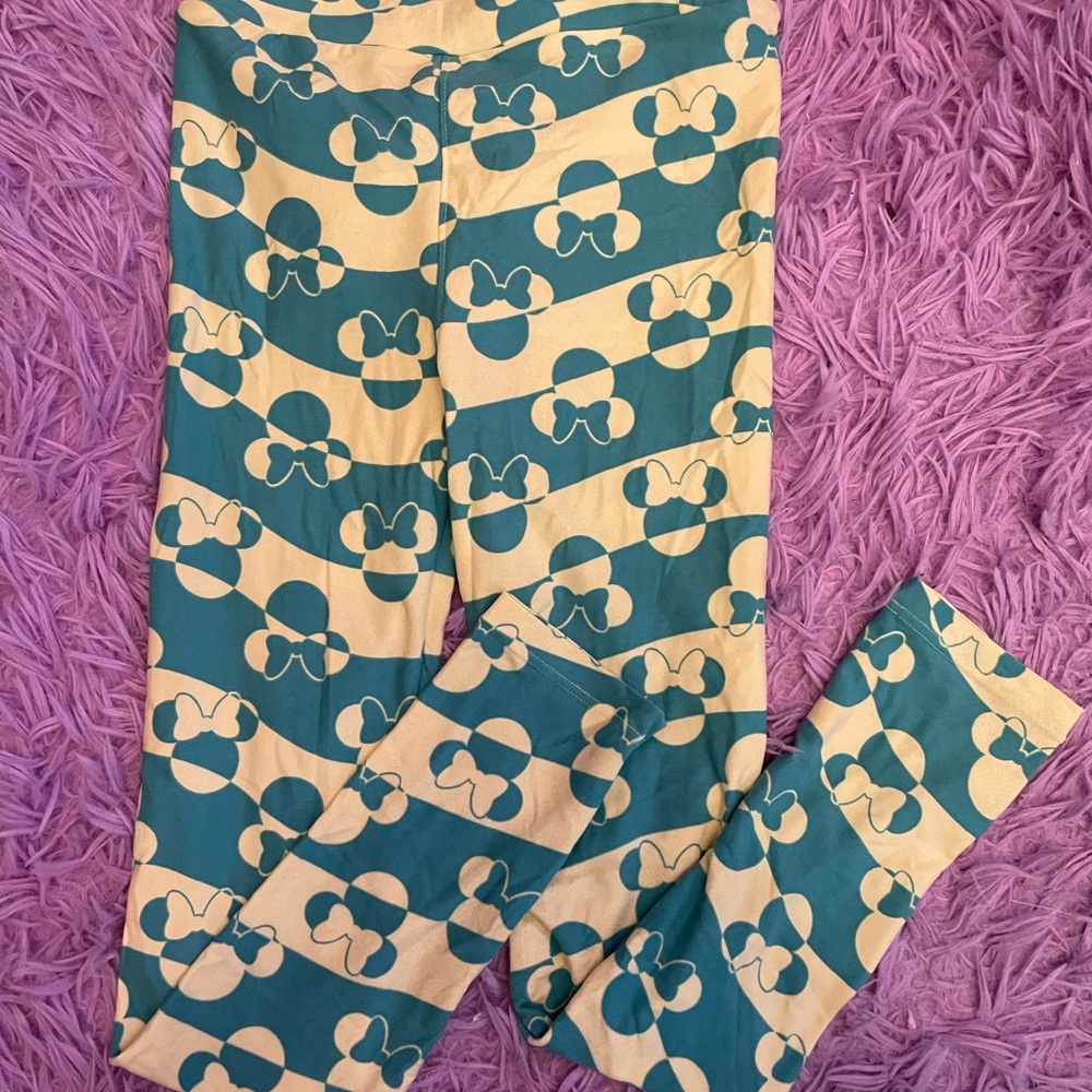 Minnie LulaRoe leggings size L/XL worn only a few times